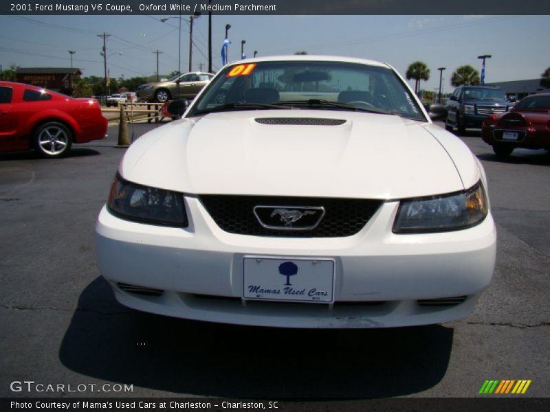 Oxford White / Medium Parchment 2001 Ford Mustang V6 Coupe