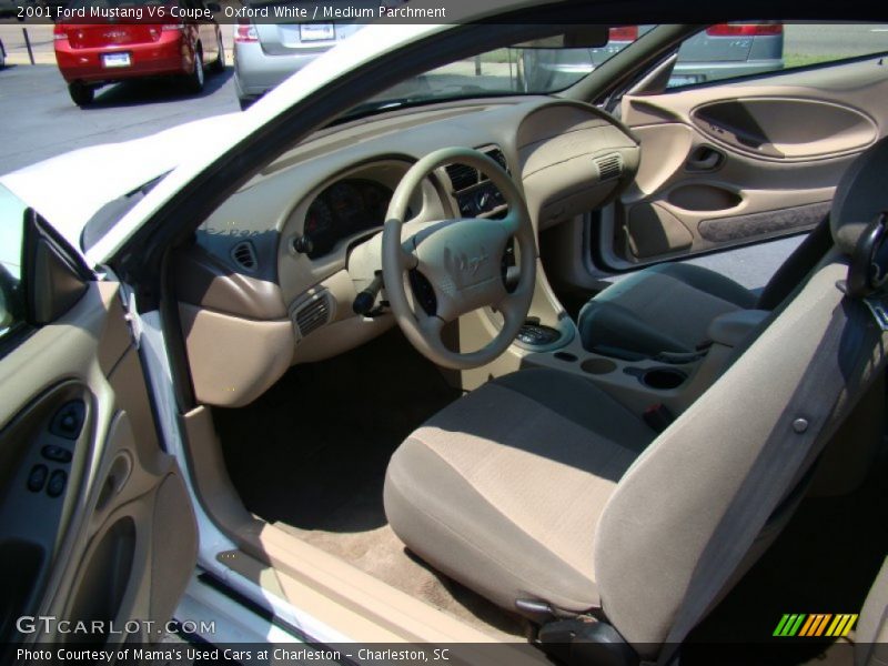 Oxford White / Medium Parchment 2001 Ford Mustang V6 Coupe