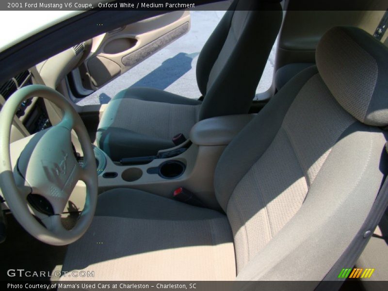 Oxford White / Medium Parchment 2001 Ford Mustang V6 Coupe