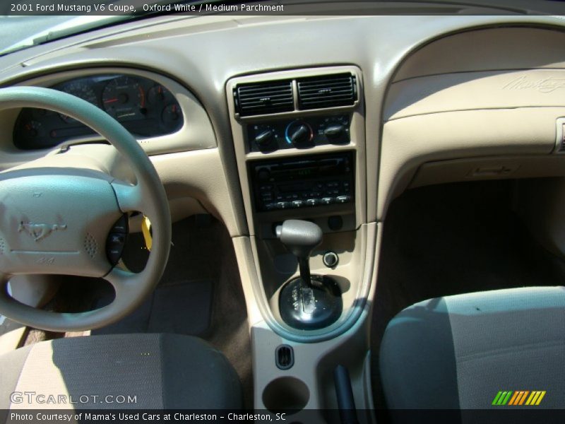 Oxford White / Medium Parchment 2001 Ford Mustang V6 Coupe