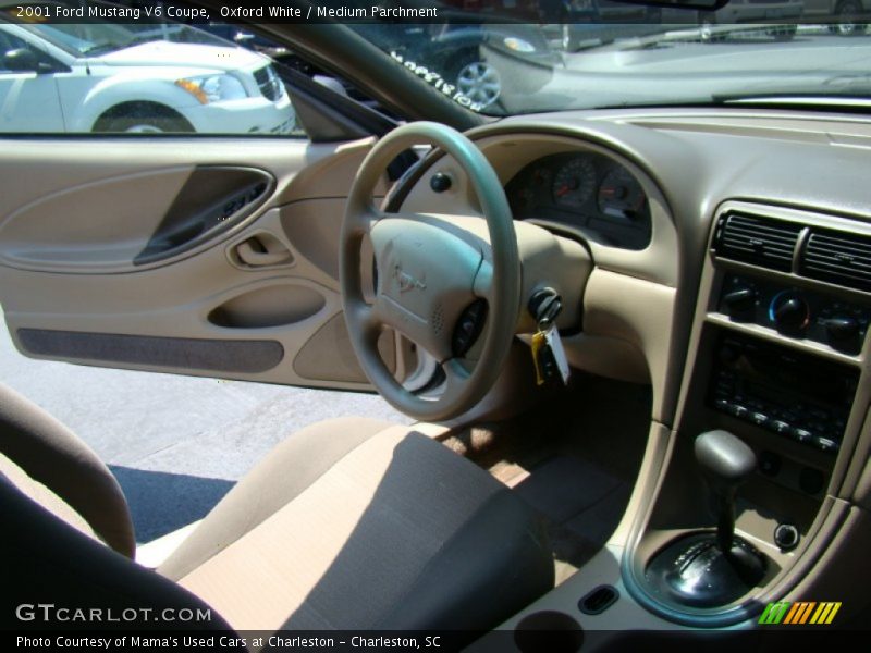 Oxford White / Medium Parchment 2001 Ford Mustang V6 Coupe