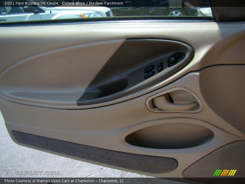Oxford White / Medium Parchment 2001 Ford Mustang V6 Coupe