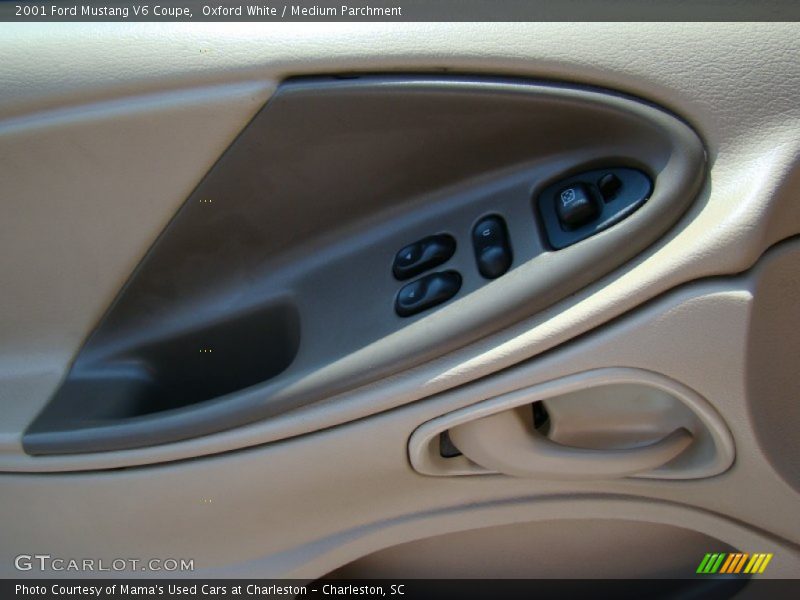 Oxford White / Medium Parchment 2001 Ford Mustang V6 Coupe