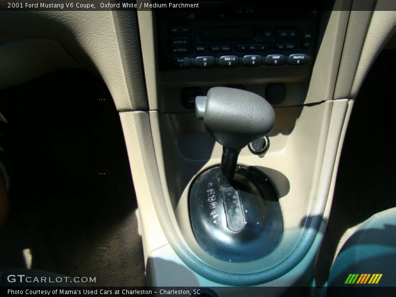 Oxford White / Medium Parchment 2001 Ford Mustang V6 Coupe