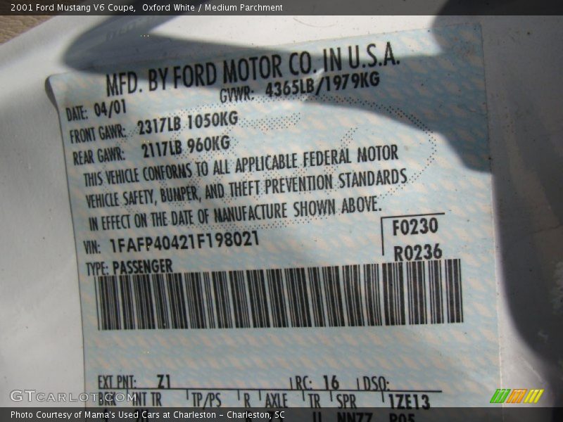 Oxford White / Medium Parchment 2001 Ford Mustang V6 Coupe