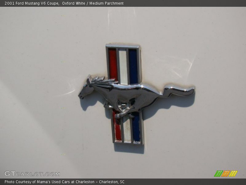 Oxford White / Medium Parchment 2001 Ford Mustang V6 Coupe