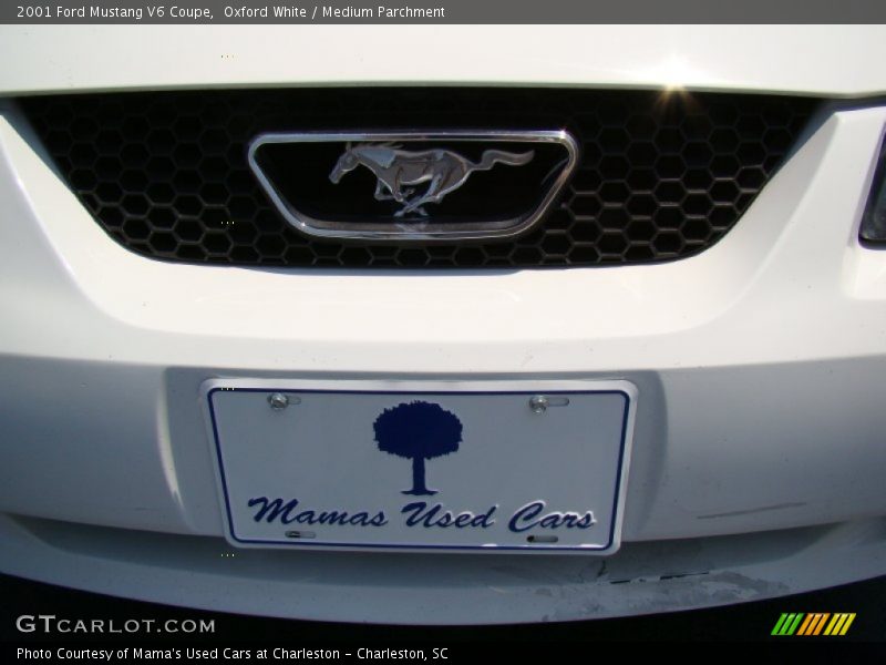 Oxford White / Medium Parchment 2001 Ford Mustang V6 Coupe