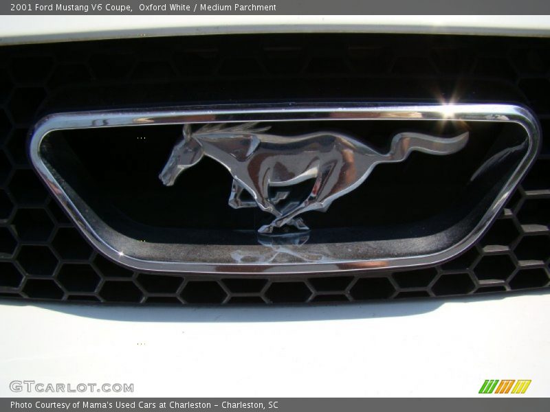 Oxford White / Medium Parchment 2001 Ford Mustang V6 Coupe
