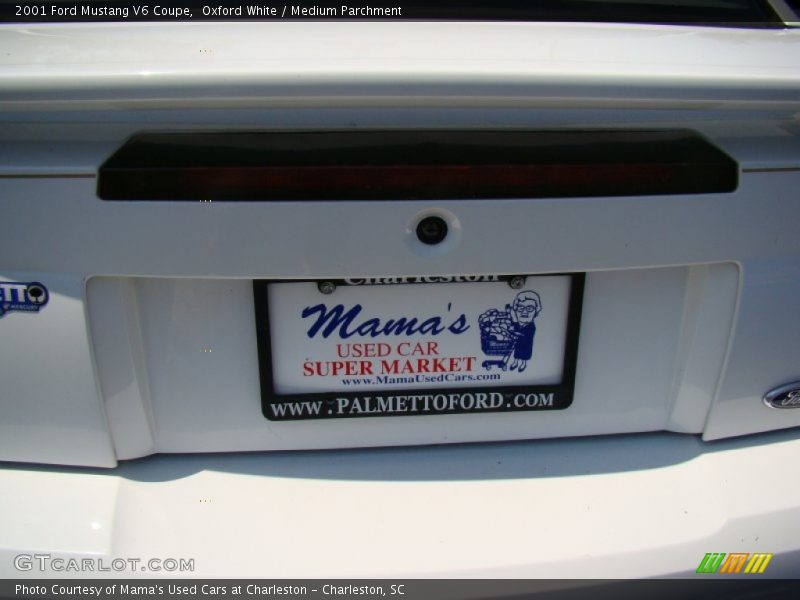 Oxford White / Medium Parchment 2001 Ford Mustang V6 Coupe