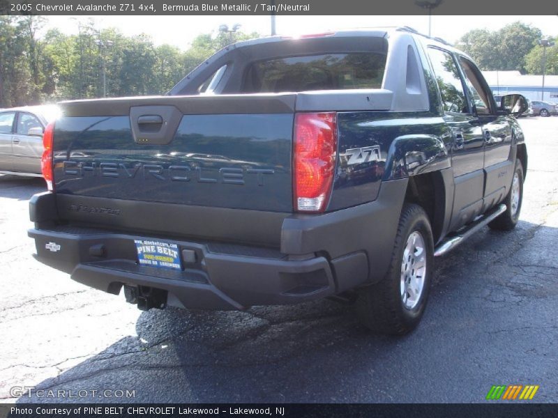 Bermuda Blue Metallic / Tan/Neutral 2005 Chevrolet Avalanche Z71 4x4