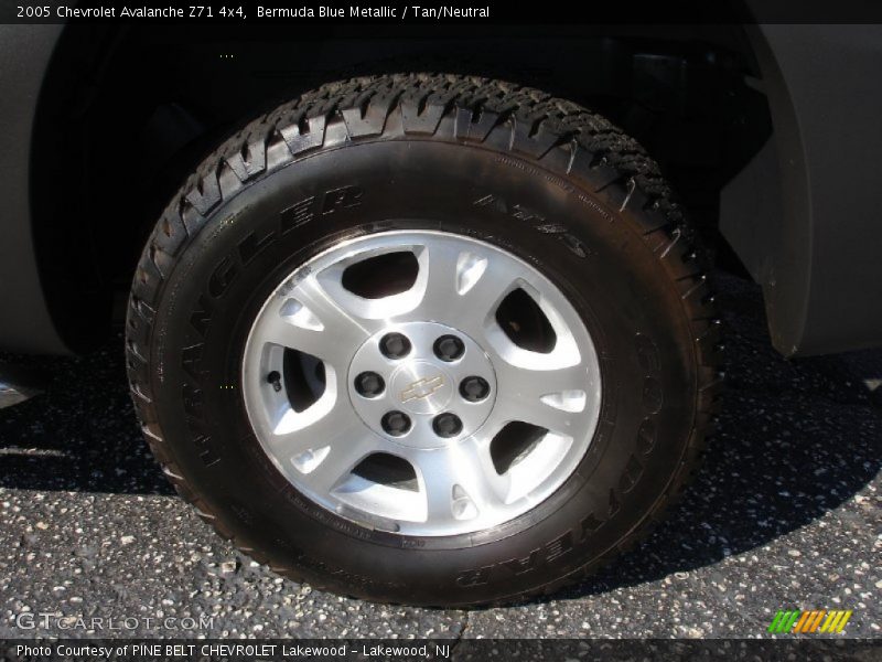 Bermuda Blue Metallic / Tan/Neutral 2005 Chevrolet Avalanche Z71 4x4