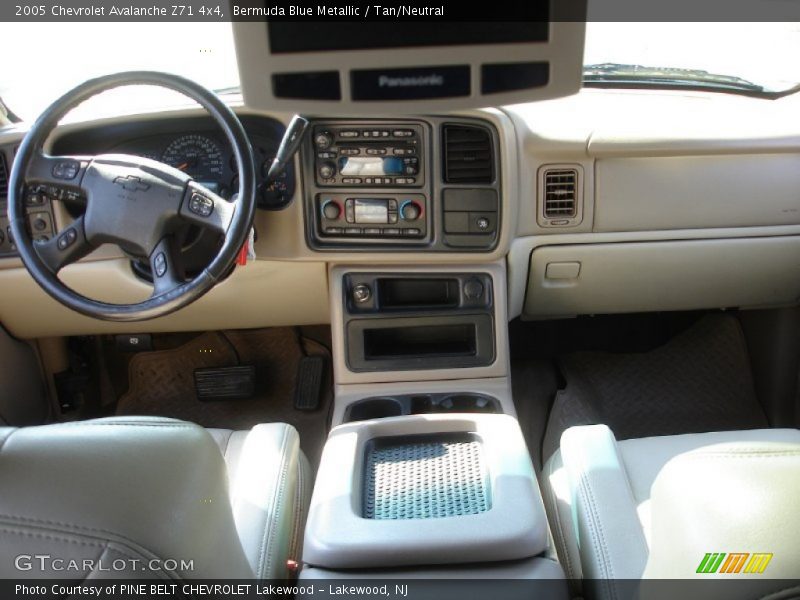 Bermuda Blue Metallic / Tan/Neutral 2005 Chevrolet Avalanche Z71 4x4