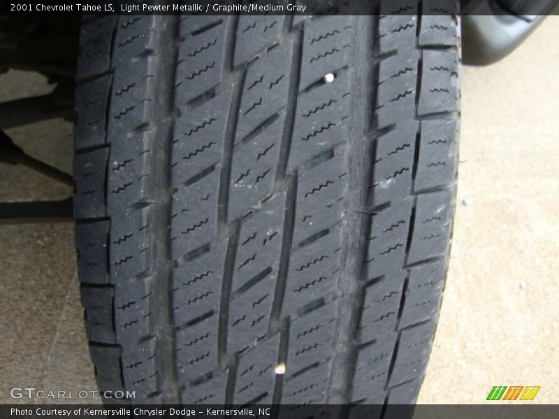 Light Pewter Metallic / Graphite/Medium Gray 2001 Chevrolet Tahoe LS