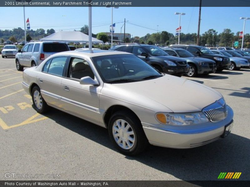 Ivory Parchment Tri-Coat / Light Parchment 2001 Lincoln Continental