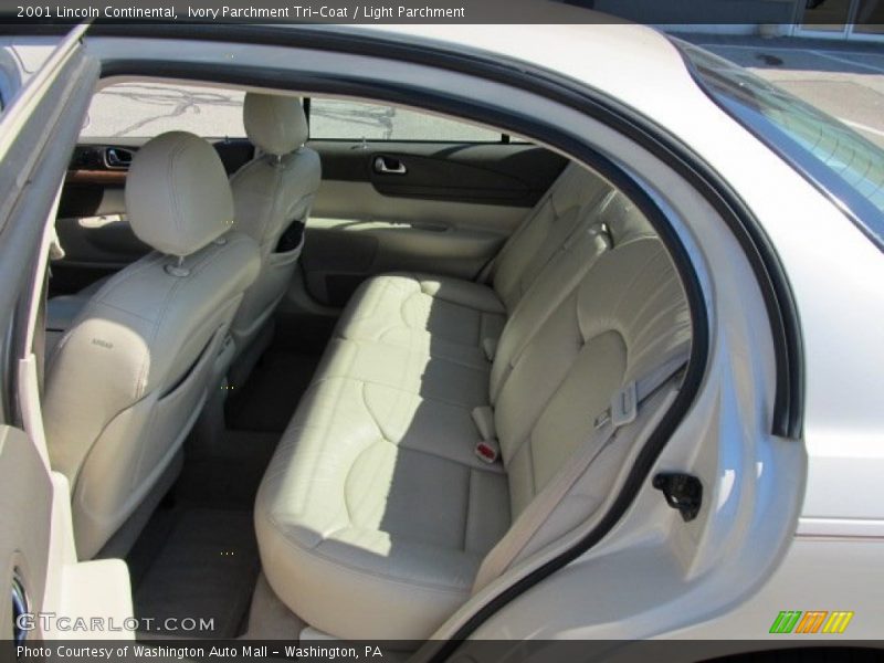 Ivory Parchment Tri-Coat / Light Parchment 2001 Lincoln Continental