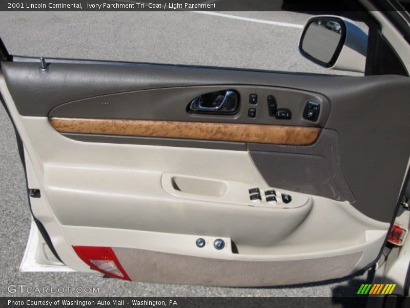 Ivory Parchment Tri-Coat / Light Parchment 2001 Lincoln Continental