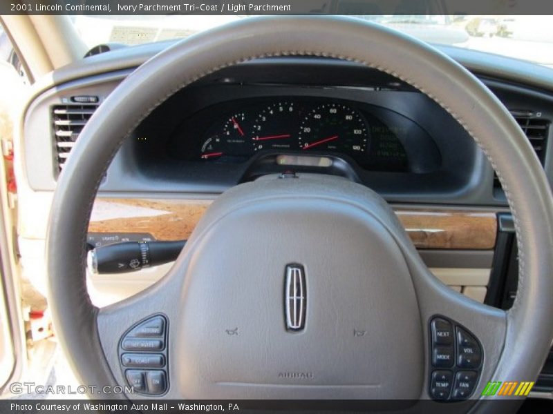 Ivory Parchment Tri-Coat / Light Parchment 2001 Lincoln Continental