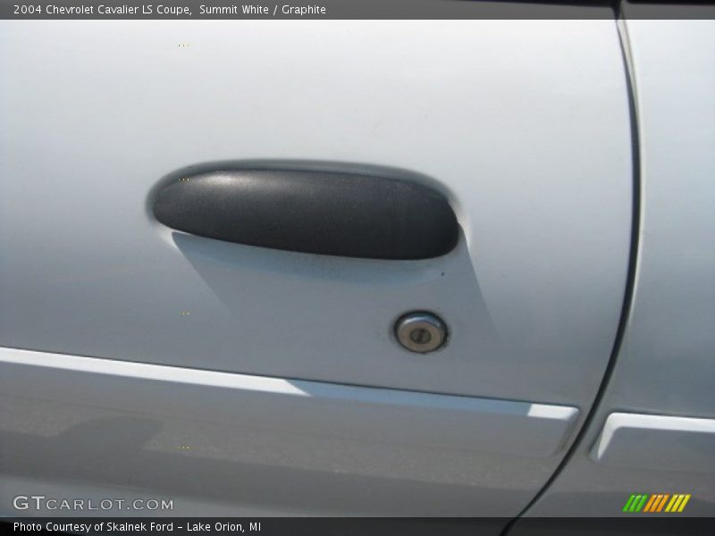 Summit White / Graphite 2004 Chevrolet Cavalier LS Coupe