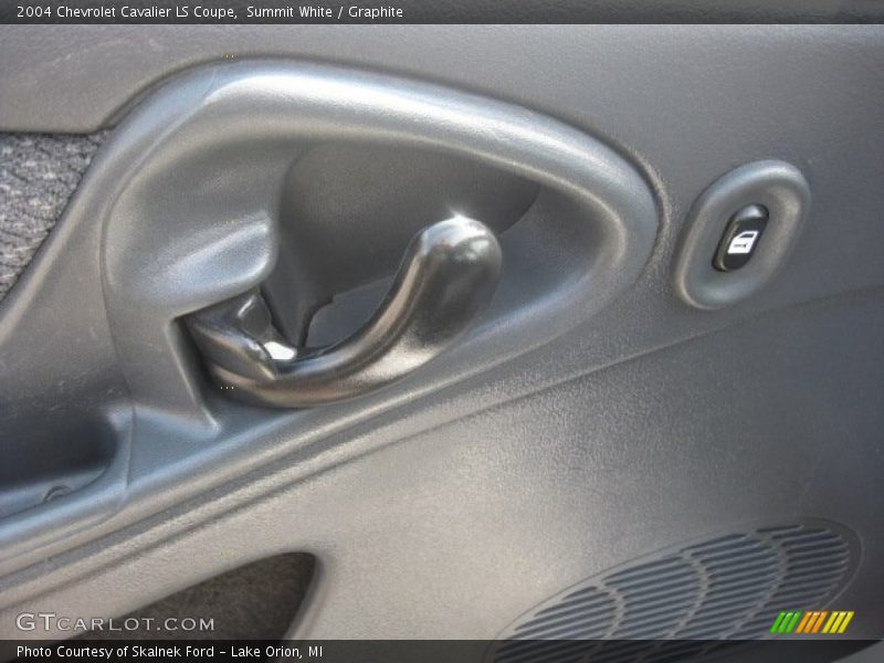 Summit White / Graphite 2004 Chevrolet Cavalier LS Coupe