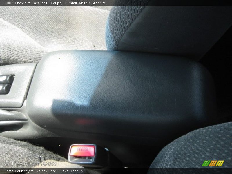 Summit White / Graphite 2004 Chevrolet Cavalier LS Coupe