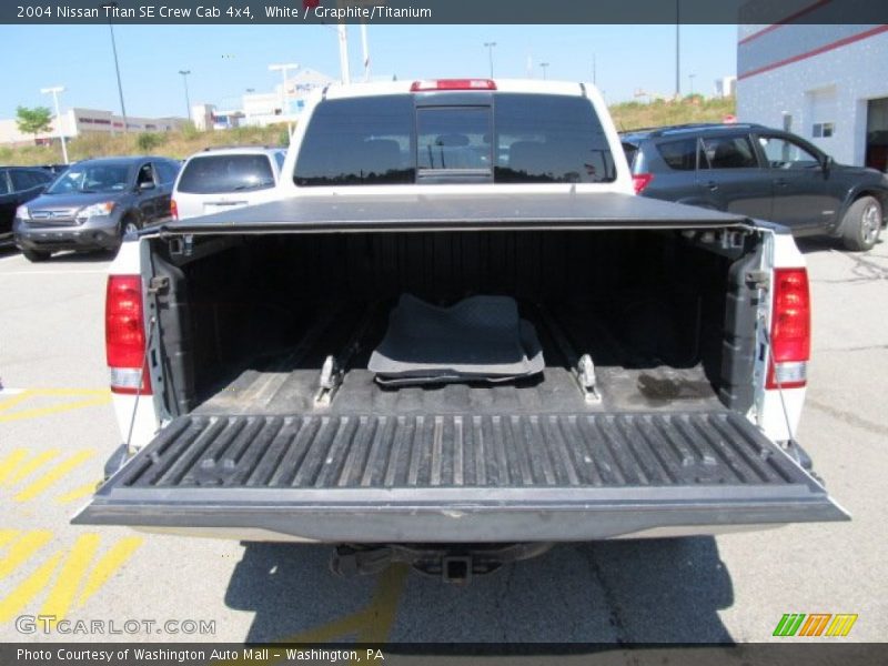 White / Graphite/Titanium 2004 Nissan Titan SE Crew Cab 4x4