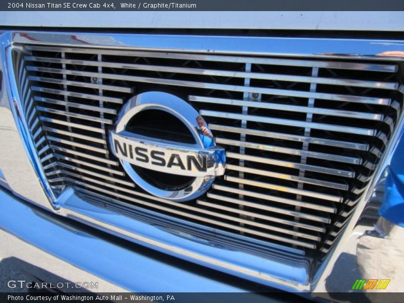 White / Graphite/Titanium 2004 Nissan Titan SE Crew Cab 4x4