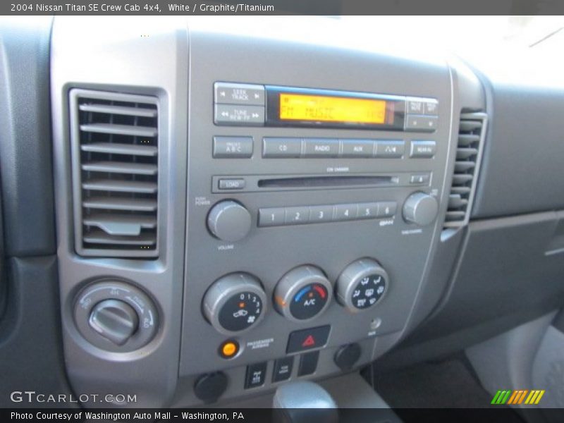 White / Graphite/Titanium 2004 Nissan Titan SE Crew Cab 4x4