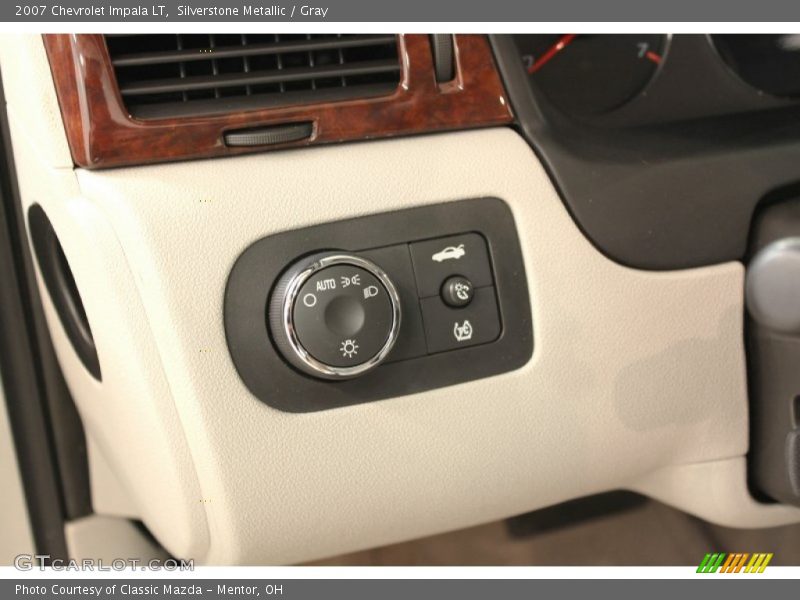 Controls of 2007 Impala LT