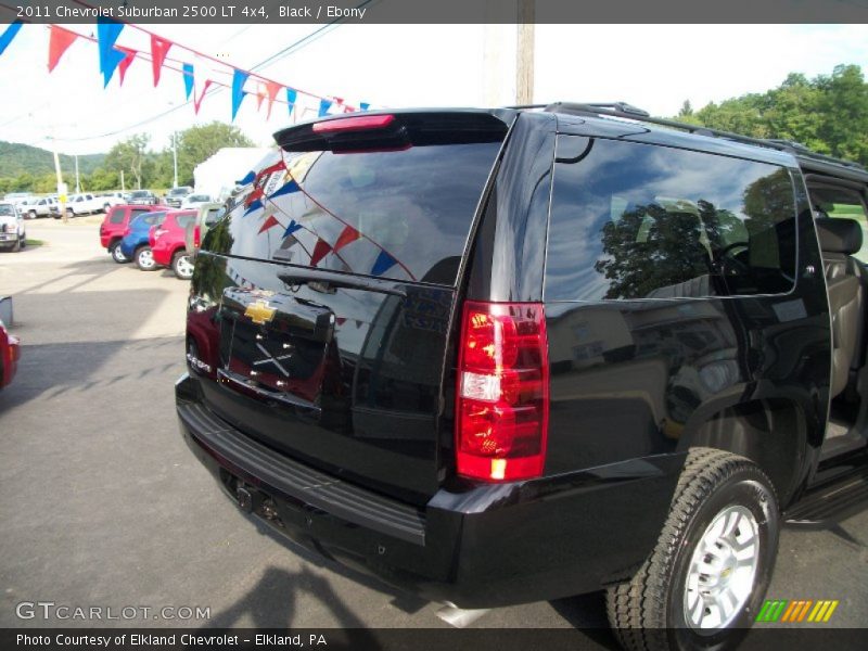 Black / Ebony 2011 Chevrolet Suburban 2500 LT 4x4