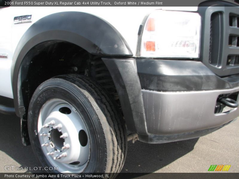 Oxford White / Medium Flint 2006 Ford F550 Super Duty XL Regular Cab 4x4 Utility Truck