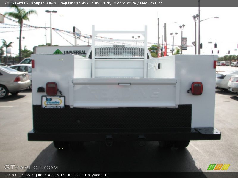 Oxford White / Medium Flint 2006 Ford F550 Super Duty XL Regular Cab 4x4 Utility Truck