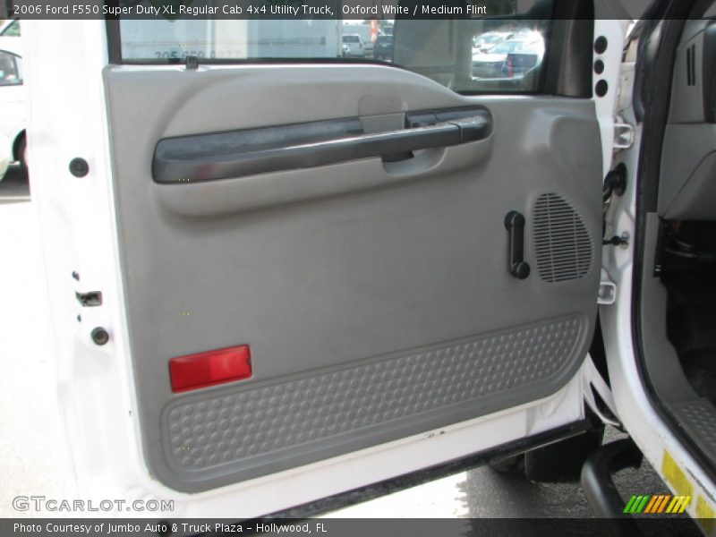 Oxford White / Medium Flint 2006 Ford F550 Super Duty XL Regular Cab 4x4 Utility Truck