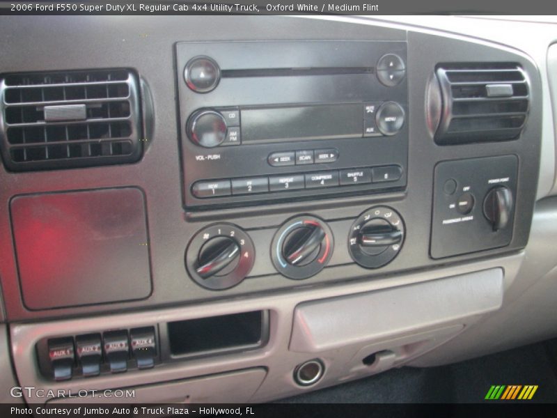 Oxford White / Medium Flint 2006 Ford F550 Super Duty XL Regular Cab 4x4 Utility Truck