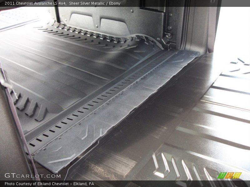Sheer Silver Metallic / Ebony 2011 Chevrolet Avalanche LS 4x4