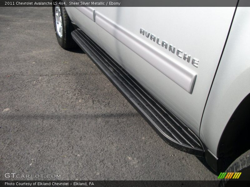 Sheer Silver Metallic / Ebony 2011 Chevrolet Avalanche LS 4x4
