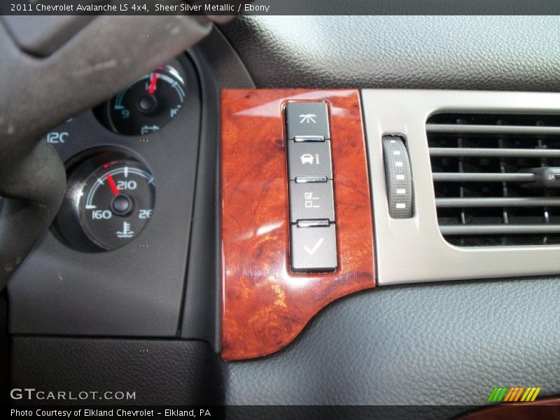 Sheer Silver Metallic / Ebony 2011 Chevrolet Avalanche LS 4x4