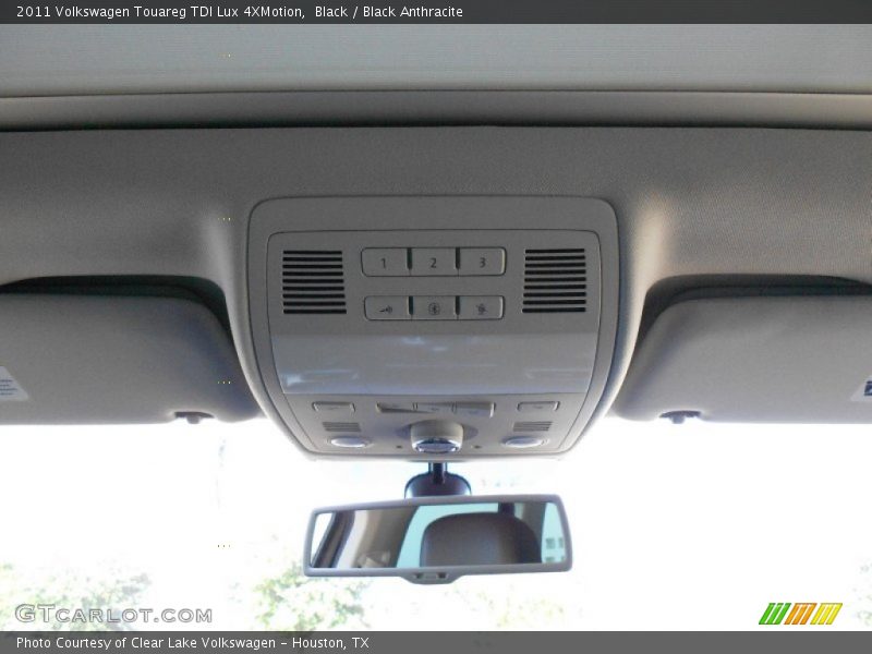 Controls of 2011 Touareg TDI Lux 4XMotion