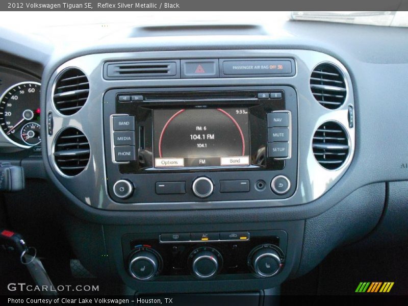 Controls of 2012 Tiguan SE