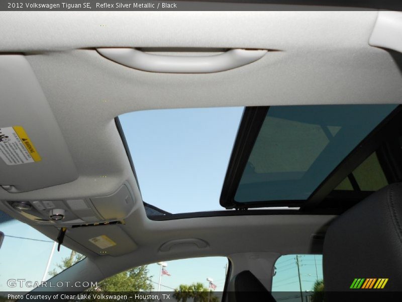 Sunroof of 2012 Tiguan SE