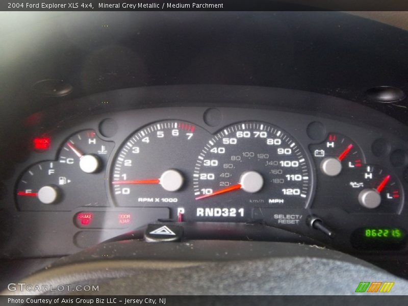 Mineral Grey Metallic / Medium Parchment 2004 Ford Explorer XLS 4x4