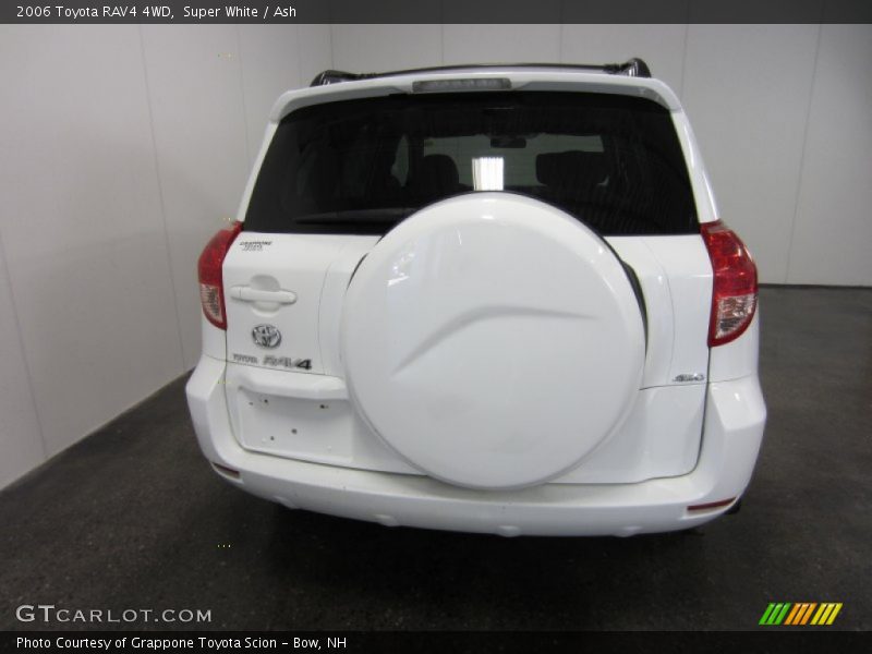 Super White / Ash 2006 Toyota RAV4 4WD