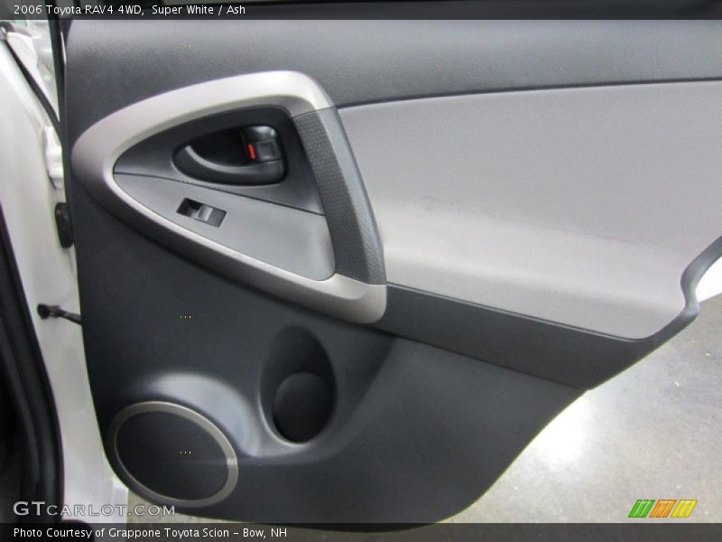 Super White / Ash 2006 Toyota RAV4 4WD