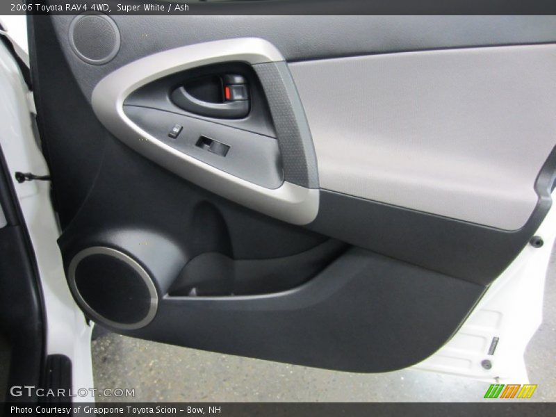 Super White / Ash 2006 Toyota RAV4 4WD