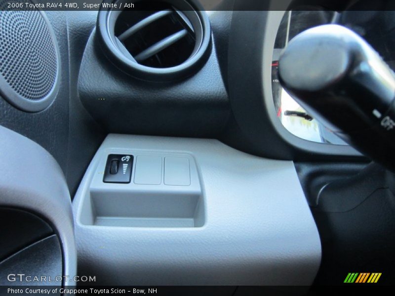 Super White / Ash 2006 Toyota RAV4 4WD
