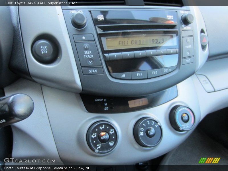 Controls of 2006 RAV4 4WD