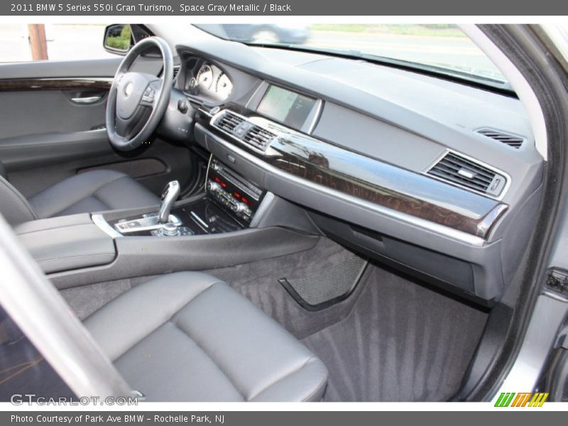 Dashboard of 2011 5 Series 550i Gran Turismo