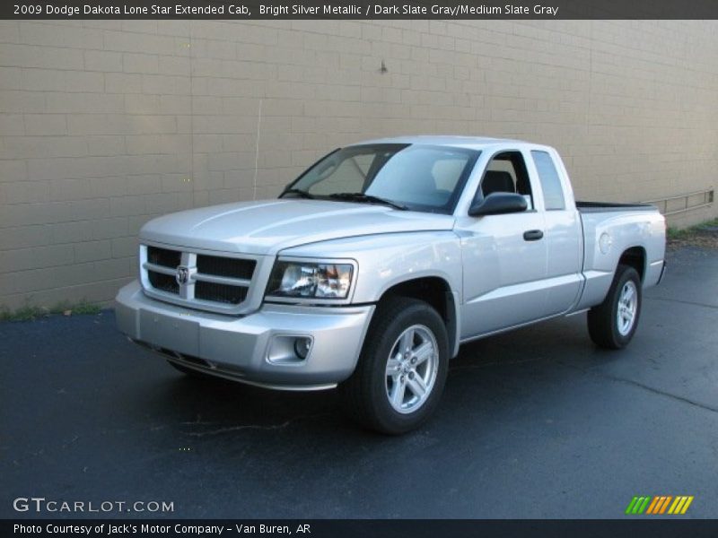 Front 3/4 View of 2009 Dakota Lone Star Extended Cab