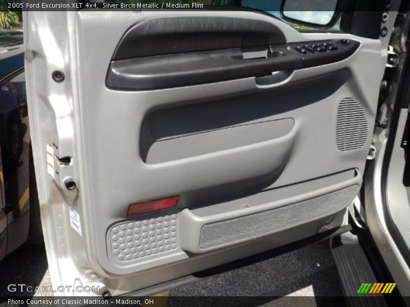 Door Panel of 2005 Excursion XLT 4x4