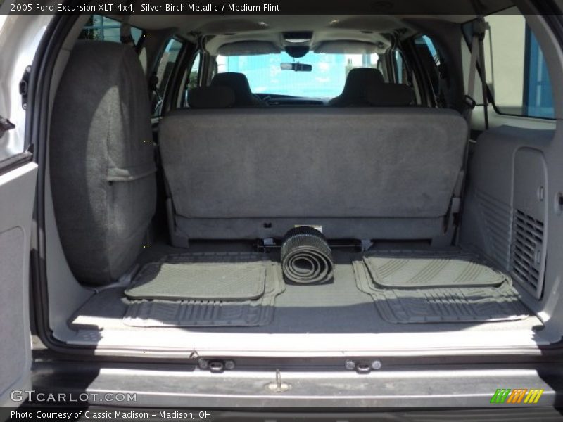  2005 Excursion XLT 4x4 Trunk