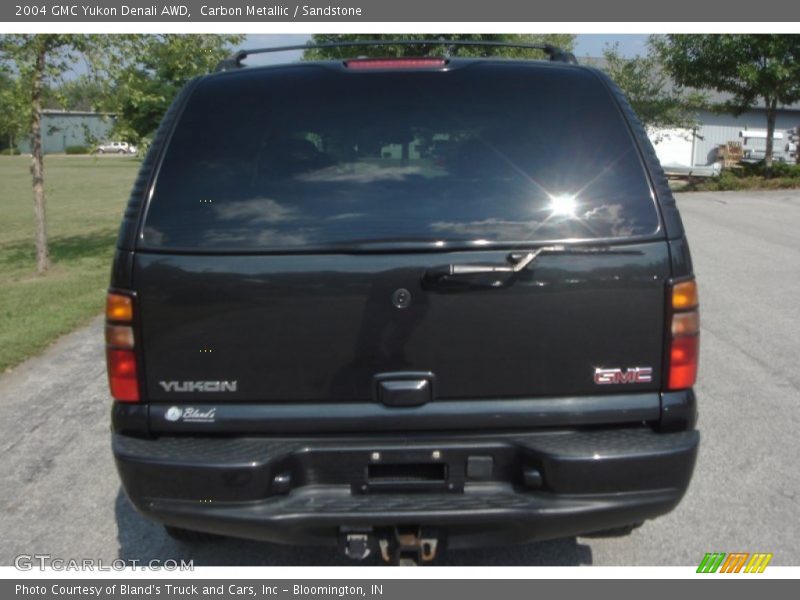 Carbon Metallic / Sandstone 2004 GMC Yukon Denali AWD